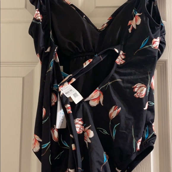 Ruffle sleeve one piece beach Betty miracle brand - Picture 2 of 3